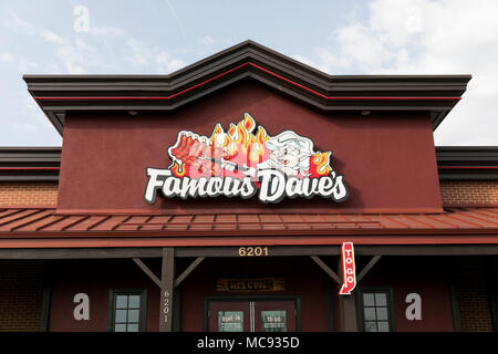 Un logo segno esterno di una famosa Dave ristorante posizione in Columbia, Maryland il 13 aprile 2018. Foto Stock