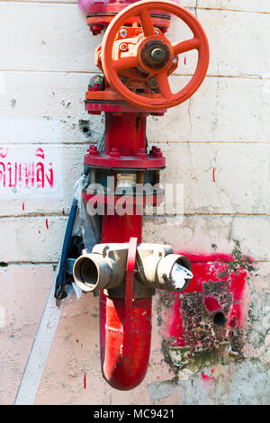 Acqua rossa pipei isolare su sfondo,il costo massimo Foto Stock