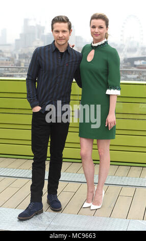 Foto deve essere accreditato ©Alpha premere 07996510/04/2018 Matt Czuchry e Emily VanCamp canali universale Il Photocall residente a Londra Foto Stock