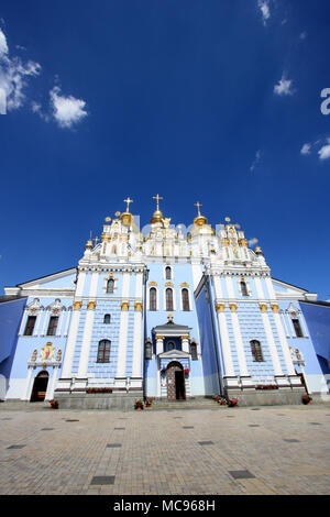 La parrocchia di San Michele Cattedrale Golden-Domed sui terreni della parrocchia di San Michele Golden-Domed Monastero a Kiev, Ucraina Foto Stock