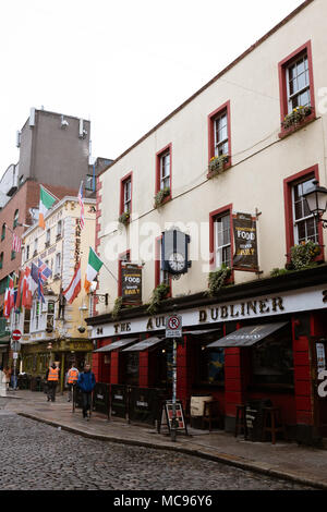 Aprile 12th, 2018, Dublino, Irlanda - Auld Dubliner nel quartiere di Temple Bar, situato sulla sponda sud del fiume Liffey Foto Stock