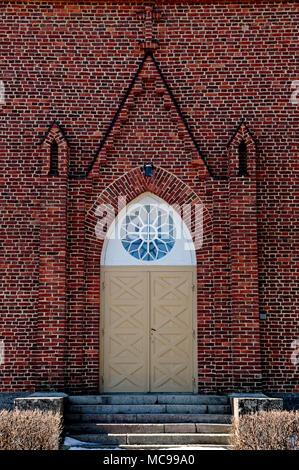Una porta della chiesa con finestra rotonda Foto Stock