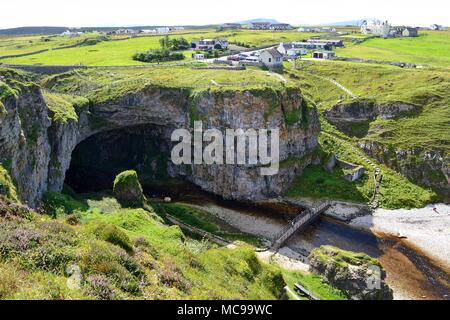 Vista di Smoo Cave Durness, Highlands scozzesi, REGNO UNITO Foto Stock