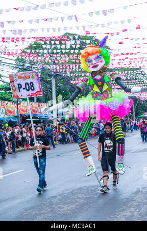 Cucciolo gigante al festival Sinulog a Cebu Filippine Foto Stock