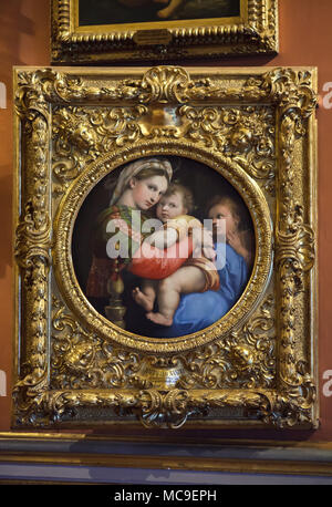 Pittura "Madonna della seggiola" (1513-1514) dal Rinascimento italiano del pittore Raffaello in mostra nella Galleria Palatina (Galleria Palatina) di Palazzo Pitti a Firenze, Toscana, Italia. Foto Stock