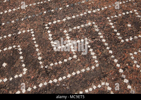 Roman swastika pavimento a mosaico in la casa di abitazione in Paestum, Campania, Italia. Foto Stock