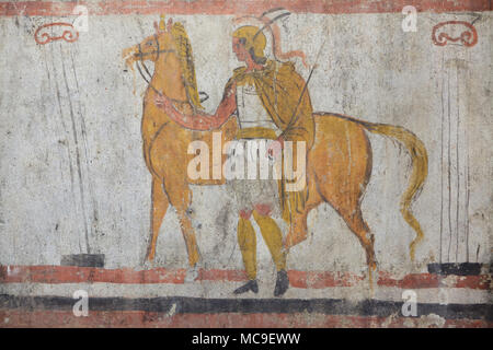 Il ritorno del guerriero raffigurato in il lucano affresco da 330-320 A.C. dalla tomba 114 della necropoli di Andriuolo sul display in Paestum Museo Archeologico (Museo archeologico di Paestum) in Paestum, Campania, Italia. Foto Stock