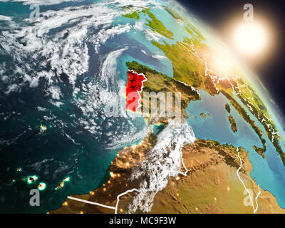 Tramonto al di sopra del Portogallo dallo spazio sul pianeta Terra con visibili i confini del paese. 3D'illustrazione. Gli elementi di questa immagine fornita dalla NASA. Foto Stock