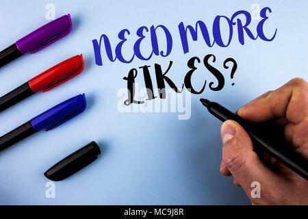 Mano concettuale che mostra la scrittura ha bisogno di più ama la questione. Business photo testo Social media creare più appassionati seguaci comunità scritto da uomo plain b Foto Stock