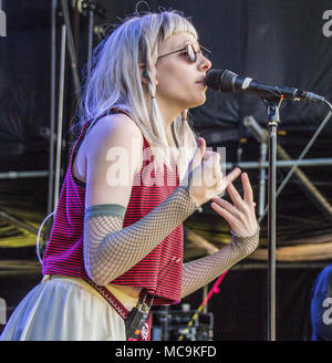 Aurora Aksnes- sound check in Molde Festival Internazionale di Jazz, Norvegia 2017. Foto Stock