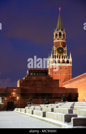 Mausoleo di Lenin nella parte anteriore del Cremlino sulla Piazza Rossa di Mosca Foto Stock