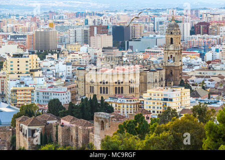 Vista aerea della Alcazaba e Cahedral di Malaga, Spagna Foto Stock