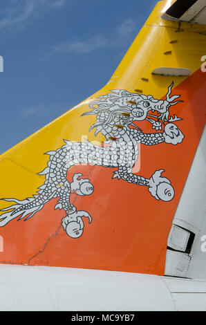 Coda del Bhutan Airways ATR 42 a paro Airport, Bhutan Foto Stock