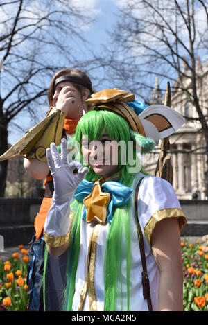 St Pauls, Londra, Regno Unito. Il 14 aprile 2018 Cosplay nei giochi di Londra Festival parade da Guildhall Yard alla Cattedrale di St Paul. Credito: Matteo Chattle/Alamy Live News Foto Stock