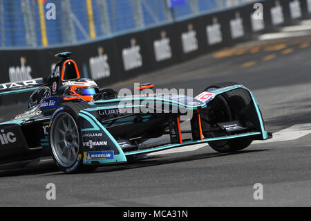 Roma Super Pole della prima ROMA E-premio nel quartiere Eur di Roma. Nella foto: Mitch Evans (Jaguar Racing). 14/04/2018, Roma, Italia Foto Stock