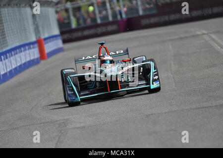 Roma Super Pole della prima ROMA E-premio nel quartiere Eur di Roma. Nella foto: Nelson Piquet Jr (Jaguar-Racing). 14/04/2018, Roma, Italia Foto Stock