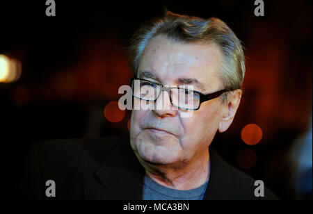 ***FILE foto da ottobre 27, 2009*** Czech film del regista di origine ceca Milos Forman, che è morto all età di 86 anni negli Stati Uniti il venerdì, è stato uno dei più grandi personaggi del film ceco 'New Wave" dagli anni sessanta e di maggior successo della Czech film maker che ha realizzato il suo marchio all'estero.Forman è nato il 18 febbraio 1932, in Caslav, Boemia centrale. Entrambi i suoi genitori morirono in un campo di concentramento nazista durante la seconda guerra mondiale.Dopo la guerra, Forman ha frequentato una scuola per bambini orfani di guerra e di una scuola di grammatica in Podebrady, Boemia centrale. Tra i suoi compagni di scuola erano Havel e successivamente film-maker Ivan Pass Foto Stock