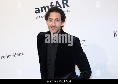 Sao Paulo, Brasile. Xiii Apr, 2018. Attore Adrien Brody pone sul tappeto rosso della Fondazione per la ricerca in materia di AIDS (AMFAR) evento in Sao Paulo, Brasile Credito: Paulo Lopes/ZUMA filo/Alamy Live News Foto Stock