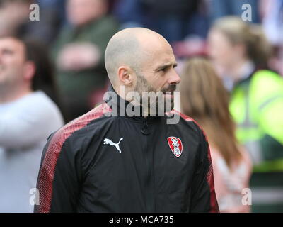 Wigan, Greater Manchester, Regno Unito. Il 14 aprile, 2018. Paolo Warne manager di Rotherham uniti in piroga davanti al gioco. Credito: Simon Newbury/Alamy Live News Foto Stock