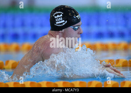 Bergen, Norvegia 14 aprile 2018 Erik Persson di Svezia vincere in 2:09.21 presso la mens 200m rana finale a Bergen nuotare Festival. Credito: Kjell Eirik Irgens Henanger/Alamy Live News Foto Stock