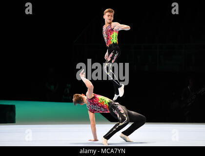 Anversa, Belgio. Xiv Apr, 2018. Charlie prendere / Adam Upcott (GBR) sono in concorrenza in uomini finale di gruppo durante la XXVI Campionato Mondiale di ginnastica acrobatica 2018 a Lotto Arena Sabato, 14 aprile 2018. Anversa, Belgio. Credito: Taka G Wu Credito: Taka Wu/Alamy Live News Foto Stock