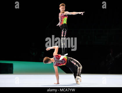 Anversa, Belgio. Xiv Apr, 2018. Charlie prendere / Adam Upcott (GBR) sono in concorrenza in uomini finale di gruppo durante la XXVI Campionato Mondiale di ginnastica acrobatica 2018 a Lotto Arena Sabato, 14 aprile 2018. Anversa, Belgio. Credito: Taka G Wu Credito: Taka Wu/Alamy Live News Foto Stock