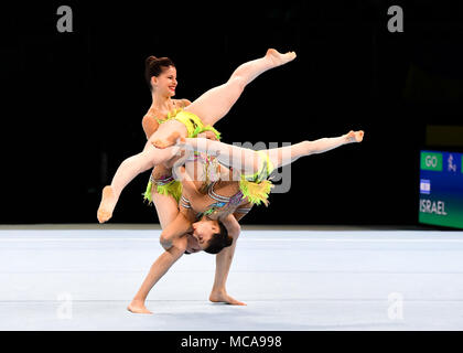 Anversa, Belgio. Xiv Apr, 2018. O armonia, Tzlil Hurvitz e Yuval Weingold (ISR) sono in competizione delle donne finale di gruppo durante la XXVI Campionato Mondiale di ginnastica acrobatica 2018 a Lotto Arena Sabato, 14 aprile 2018. Anversa, Belgio. Credito: Taka G Wu Credito: Taka Wu/Alamy Live News Foto Stock