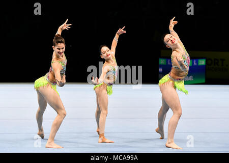 Anversa, Belgio. Xiv Apr, 2018. O armonia, Tzlil Hurvitz e Yuval Weingold (ISR) sono in competizione delle donne finale di gruppo durante la XXVI Campionato Mondiale di ginnastica acrobatica 2018 a Lotto Arena Sabato, 14 aprile 2018. Anversa, Belgio. Credito: Taka G Wu Credito: Taka Wu/Alamy Live News Foto Stock