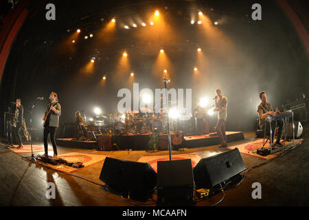 Miami Beach, FL, Stati Uniti d'America. Xiii Apr, 2018. Il Revivalists eseguire al Fillmore il 13 aprile 2018 a Miami Beach, in Florida. Credito: Mi04/media/punzone Alamy Live News Foto Stock