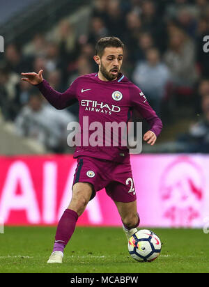 Londra, Regno Unito. Xiv Apr, 2018. Bernardo Silva del Manchester City durante il match di Premier League tra Tottenham Hotspur e il Manchester City a Wembley Stadium il 14 aprile 2018 a Londra, Inghilterra. (Foto di John Rainford/phcimages. Credito: Immagini di PHC/Alamy Live News Foto Stock
