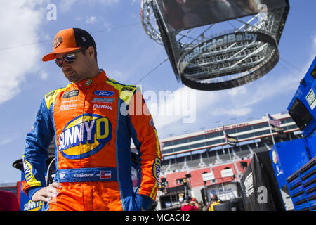 Bristol, Tennessee, Stati Uniti d'America. Xiv Apr, 2018. Aprile 14, 2018 - Bristol, Tennessee, Stati Uniti d'America: Ricky Stenhouse, Jr (17) attende di pratica per il cibo città 500 a Bristol Motor Speedway in Bristol, Tennessee. Credito: Stephen A. Arce/ASP/ZUMA filo/Alamy Live News Foto Stock