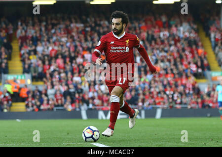 Bournemouth, Regno Unito. Xiv Apr, 2018. Mohamed Salah di Liverpool in azione. Premier League, Liverpool v AFC Bournemouth ad Anfield Stadium di Liverpool sabato 14 aprile 2018. Questa immagine può essere utilizzata solo per scopi editoriali. Solo uso editoriale, è richiesta una licenza per uso commerciale. Nessun uso in scommesse, giochi o un singolo giocatore/club/league pubblicazioni. pic da Chris Stading/Andrew Orchard fotografia sportiva/Alamy Live news Credito: Andrew Orchard fotografia sportiva/Alamy Live News Foto Stock