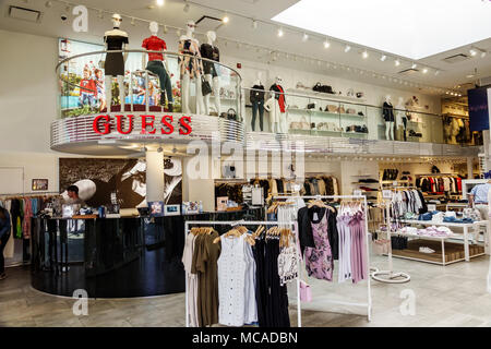 Guess abbigliamento punti vendita best sale