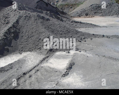 Cumuli di minerali in campo industriale Stone-Pit Park Foto Stock