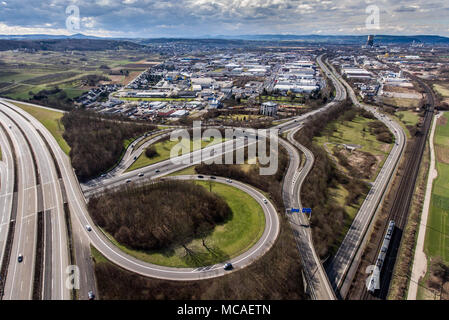 Vista aerea di una autostrada intersezione con un trifoglio interscambio di foglia in Germania Koblenz Foto Stock