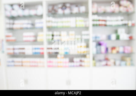 Medicina sfocate cabinet e memorizzare la medicina e farmacia farmacia per lo sfondo Foto Stock