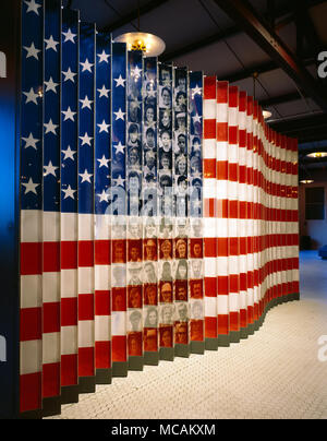 Ellis Island bandiera e facce presentano fotografie Foto Stock