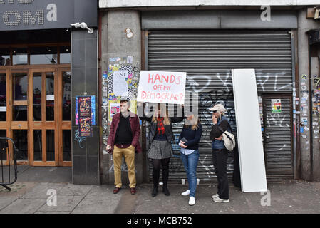 Camden Town, Londra, Regno Unito. Il 15 aprile 2018. La campagna di lancio per il voto popolare sul finale Brexit trattativa è tenuto a Camden Town, Londra Credito: Matteo Chattle/Alamy Live News Foto Stock