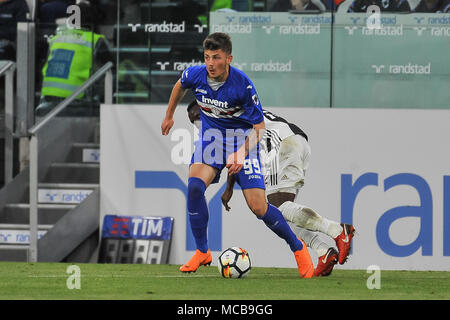 Torino, Italia. Xv Apr, 2018. Dawid Kownacki (UC Sampdoria) durante la serie di una partita di calcio tra Juventus e UC Sampdoria presso lo stadio Allianz il 15 aprile, 2018 a Torino, Italia. Credito: FABIO PETROSINO/Alamy Live News Foto Stock