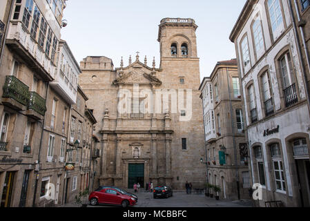 La facciata della Iglesia de San Agustin - Xesuitas a Santiago de Compostela, Spagna Foto Stock