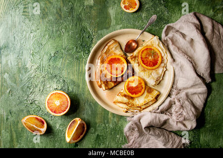 Frittelle con sanguinosa arance Foto Stock