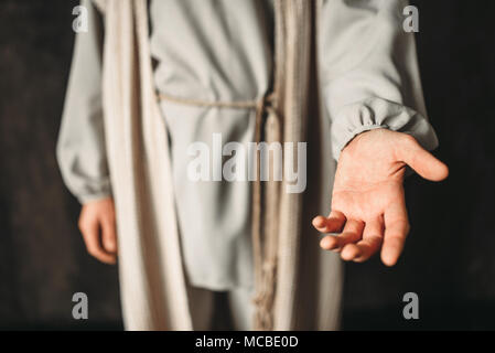 L'uomo ad immagine di Cristo raggiunge la sua mano Foto Stock