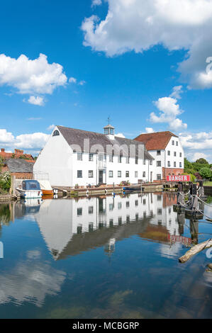 Xviii secolo Hambleden Mill, Mill End Lock, Hambleden, Buckinghamshire, Inghilterra, Regno Unito Foto Stock