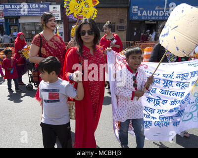 Bengali Anno Nuovo Festival e la parata in 'Piccolo Bangladesh " sezione di Kensington a Brooklyn, NY, 2018. Foto Stock