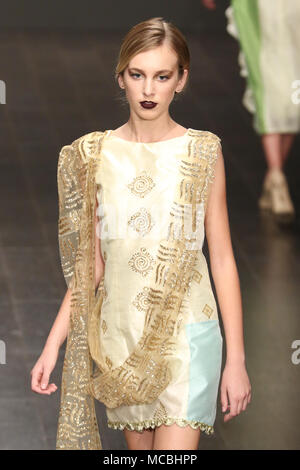 Cuori di arte moda la Fashion Week - Nazia Rahman - Passerella del MacArthur dotate: modello dove: Los Angeles, California, Stati Uniti quando: 14 Mar 2018 Credit: Sheri Determan/WENN.com Foto Stock