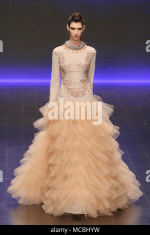 Cuori di arte moda la Fashion Week - Danny Nguyen - Passerella del MacArthur dotate: modello dove: Los Angeles, California, Stati Uniti quando: 14 Mar 2018 Credit: Sheri Determan/WENN.com Foto Stock