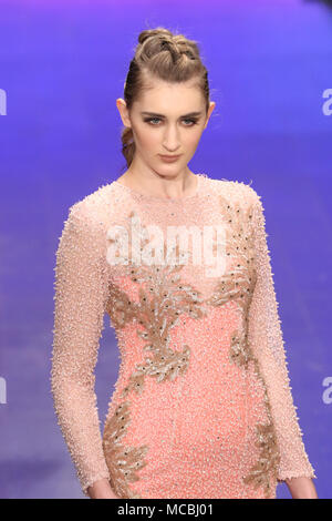 Cuori di arte moda la Fashion Week - Danny Nguyen - Passerella del MacArthur dotate: modello dove: Los Angeles, California, Stati Uniti quando: 14 Mar 2018 Credit: Sheri Determan/WENN.com Foto Stock