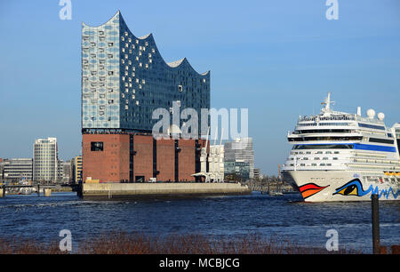 Nave da crociera Aida all Elba Philharmonic Hall, Amburgo, Germania Foto Stock