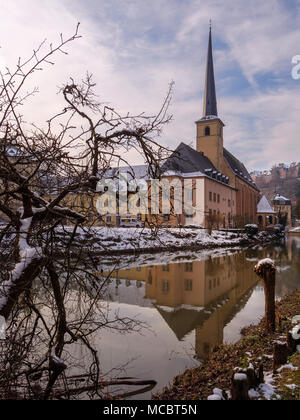 Alzette e Abbey Neumünster nel Grund, città di Lussemburgo, Europa, patrimonio UNESCO Foto Stock