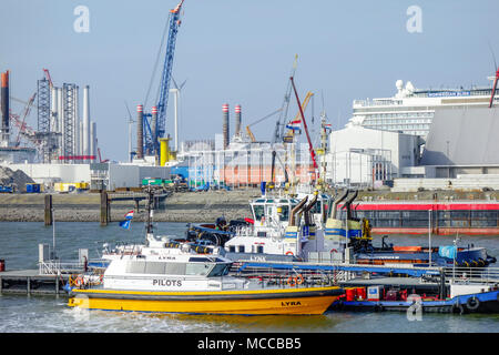 Bliss norvegese nave da crociera la ricezione finale opere costruttive nel porto di Eemshaven, Paesi Bassi. Foto Stock